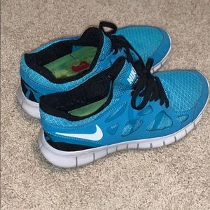 Teal Nike Free Run 2 shoes